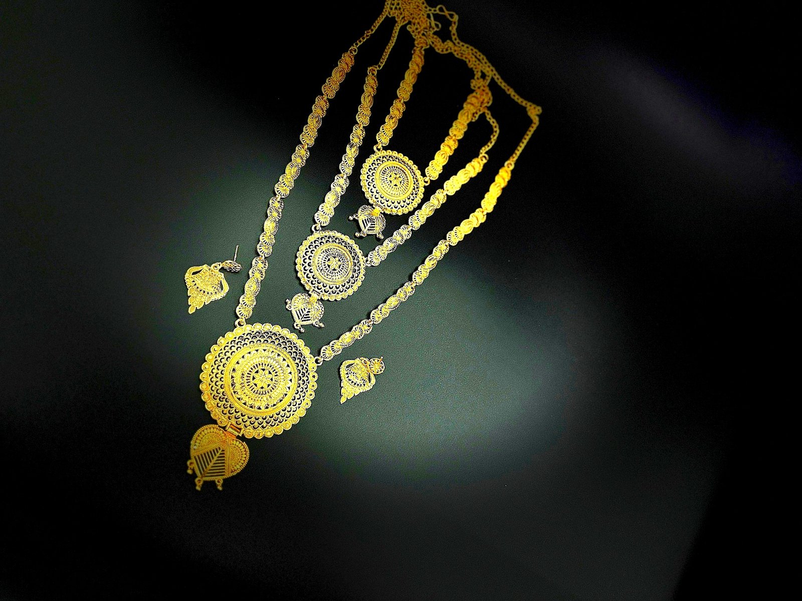 Multi Layered Bridal Round Pendant Necklace Set