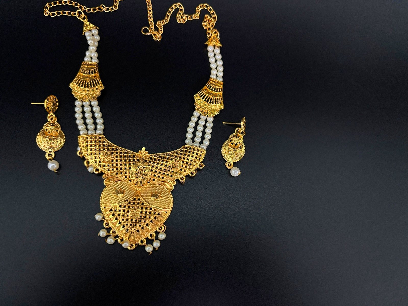 Rich Golden Pearl Bridal Necklace Set