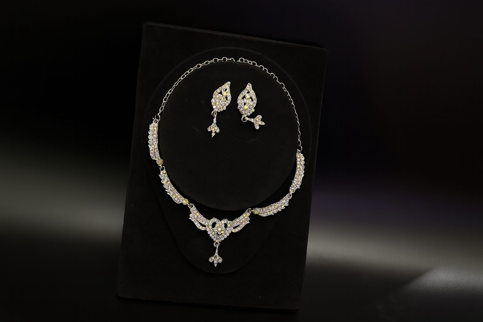 Elegant Diamond Leaf Necklace and Earrings Set for Women