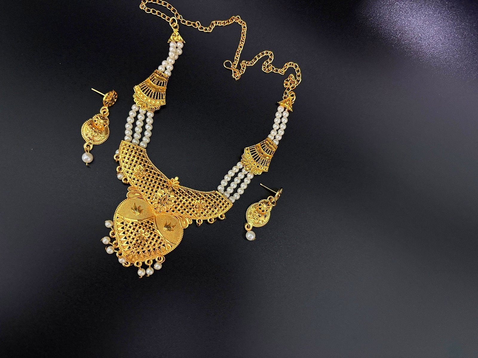 Rich Golden Pearl Bridal Necklace Set